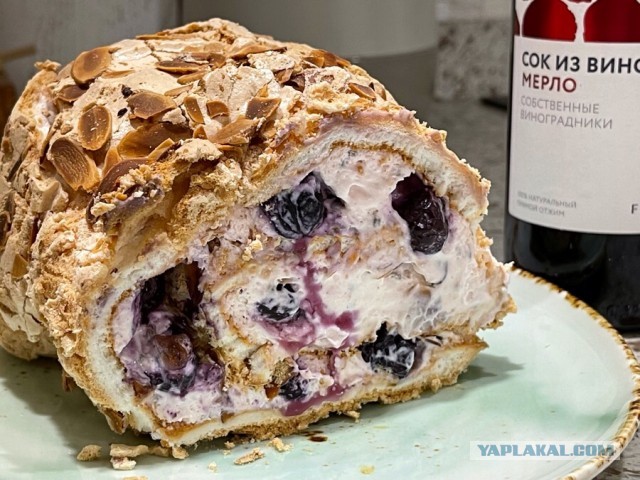 Рулет меренговый