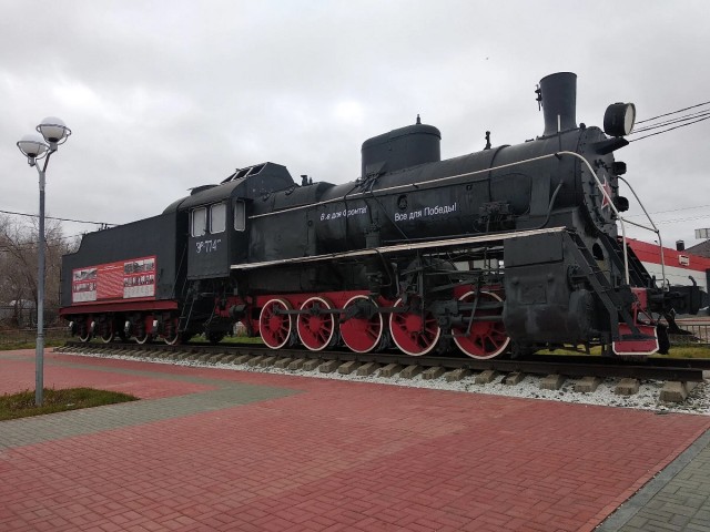 Памятник паровозу