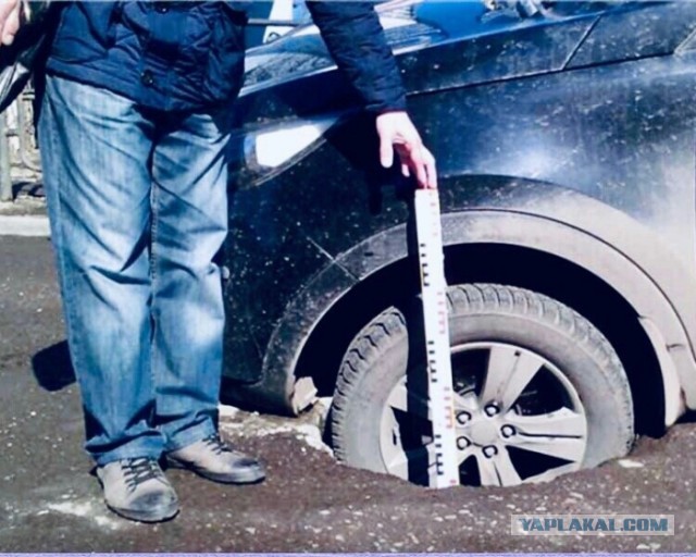 Верховный суд объяснил, кто виноват в ДТП из-за выбоины на дороге