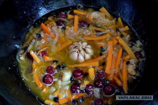 Плов из цыплёнка с вишней