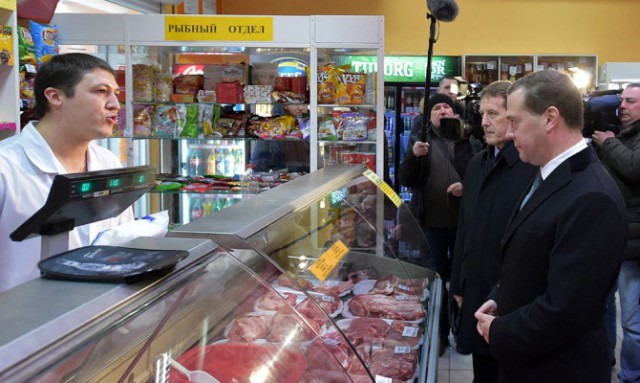 Медведев лично проверил цены