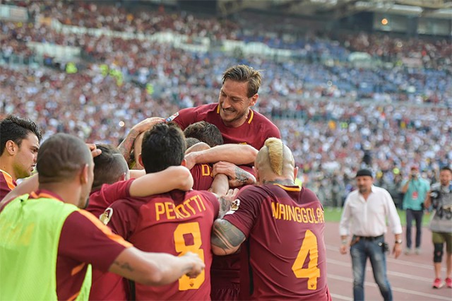 "Grazie capitano!" Рим попрощался с императором