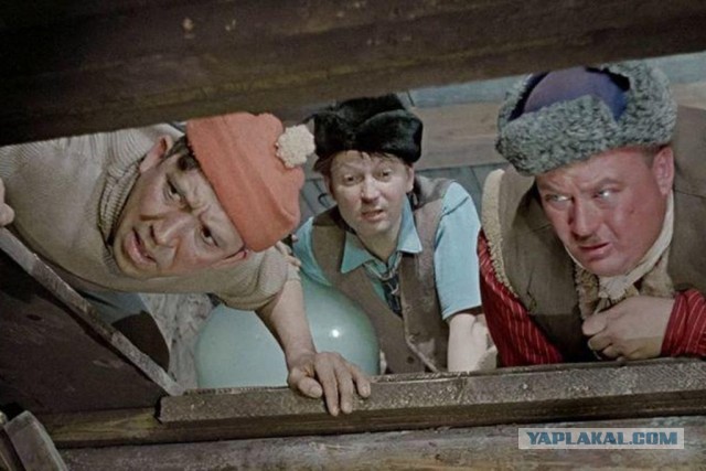 В Турции мужчина несколько часов ходил по лесу с поисковой группой, которая искала его