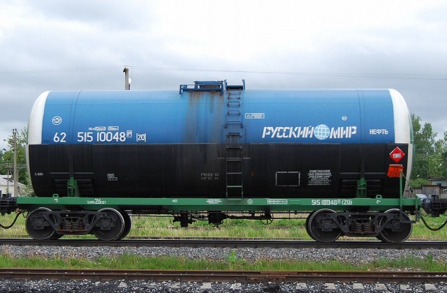 Эстонские пограничники заставили российских железнодорожников закрасить на цистернах надписи «Русский мир».
