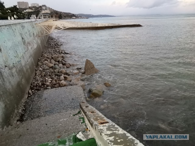 В Одессе волной смыло 21-летнюю полицейскую во время фотосессии