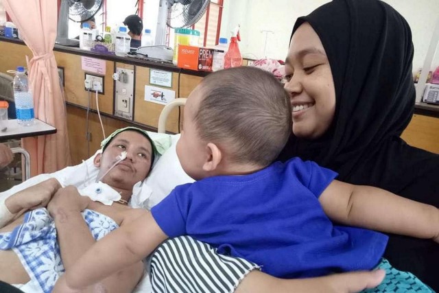 В Малайзии жена 6 лет ухаживала за парализованным мужем, а он ушёл к другой