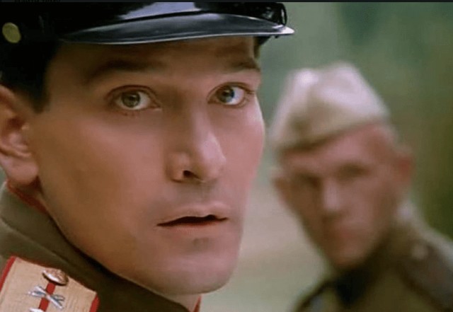 Так почему же капитан Аникушин встал между засадой и проверяющими?