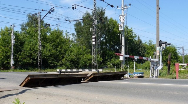 Взял и поцарапал поезд, курва!