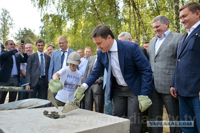 Андрей Воробьев смеется над бедными