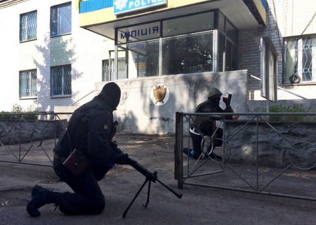 Армия ДНР атакует боевиков нацгвардии
