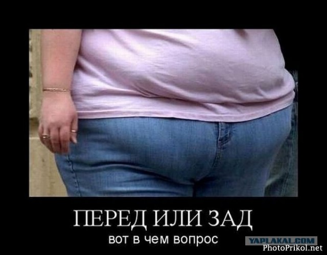 Женщина перед зеркалом