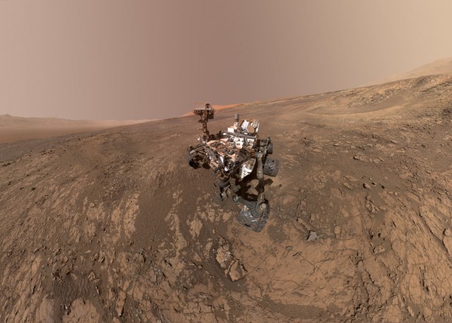 Марсианская панорама кратера Гейла от ровера Curiosity