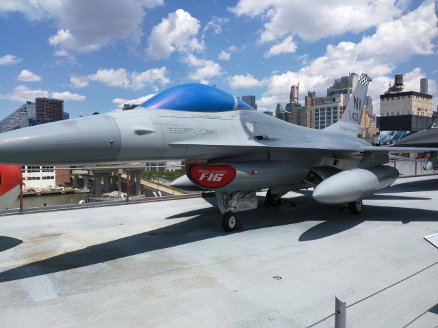 Прогулка вокруг F-22 Raptor