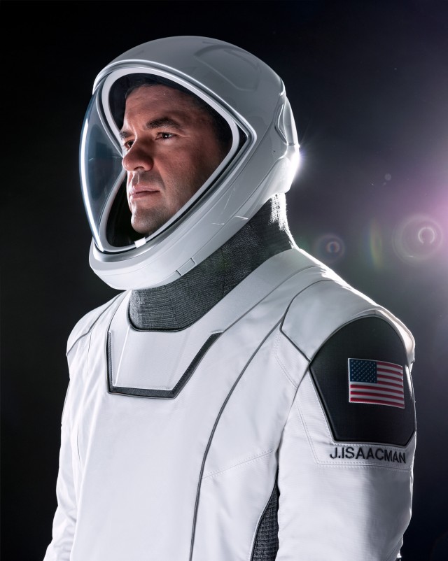 Первый гражданский экипаж SpaceX для полёта на орбиту в скафандрах
