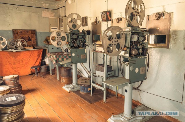 Сильно не плачь... Когда-то у тебя были детство и молодость!