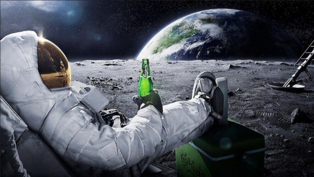 Транспортер NASA выехал за лунной ракетой.