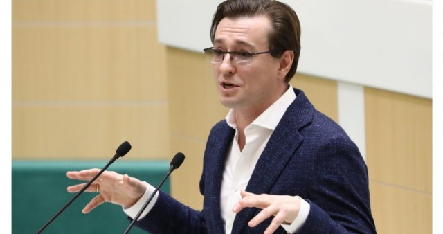 Актер Безруков объяснил участие в агитации за поправки к конституции