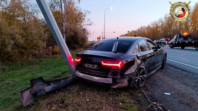 Аydi A6  снесла 2 автомобиля, погибли 4 человека.