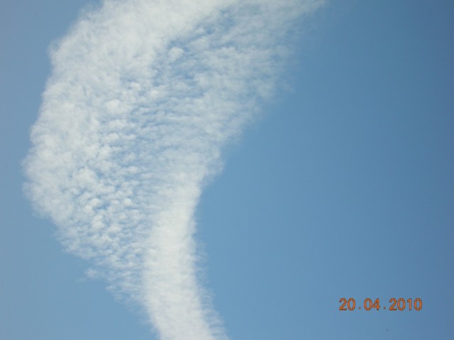 Над Питером что-то распыляют!