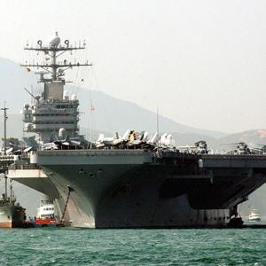 Авианосец все таки зашел в Персидский залив