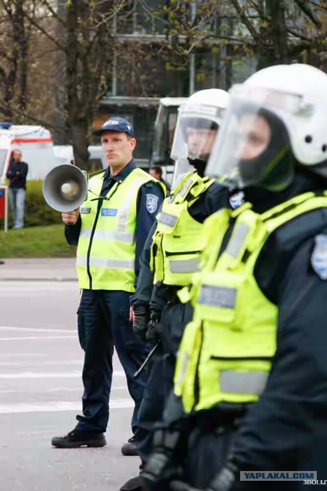 Свидетель протестов против переноса памятника советским воинам вспоминает те дни