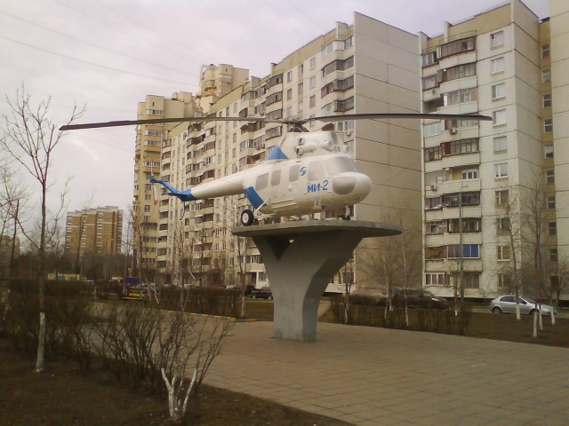 Автомобили на постаменте