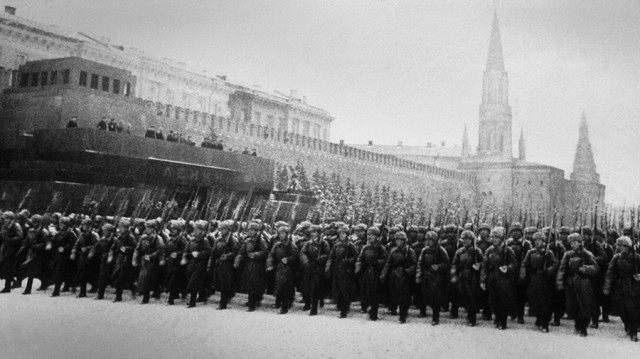 Великая Октябрьская социалистическая революция и телепрограмма официальных ТВ-каналов на 07.11.2018
