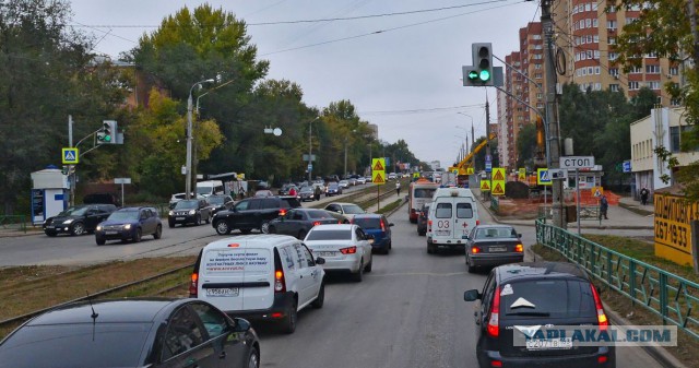 Шла с ребенком по тротуару, погибла