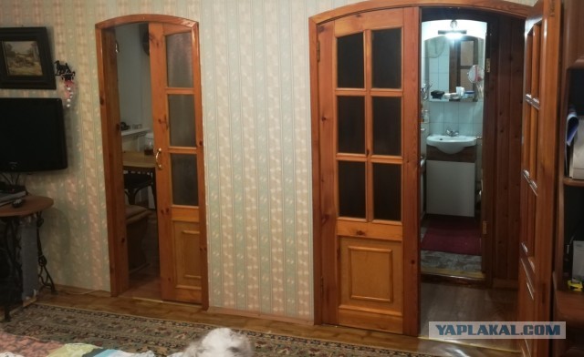 Стол для кухни из входной двери