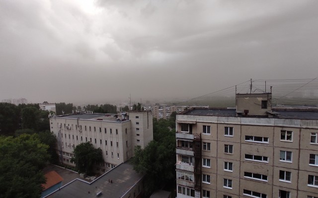О шквале в Балаково: "Есть даже перевернутые машины"
