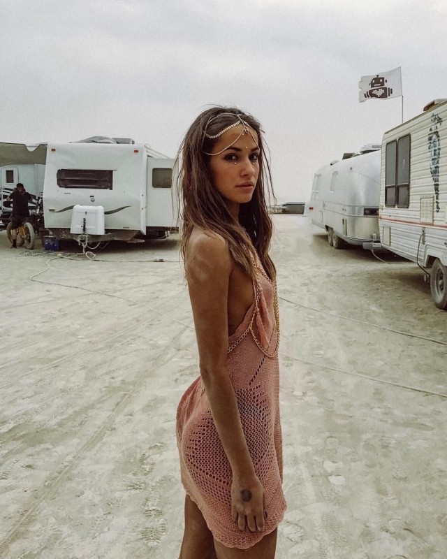 Девчули с фестиваля Burning man