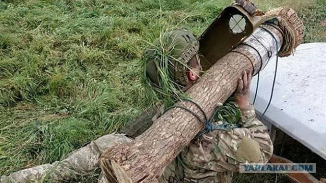 Украинские девушки продолжают проходить начальную военную подготовку