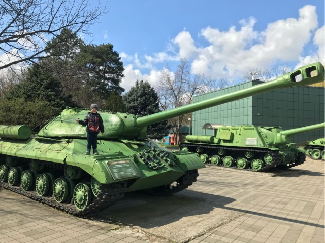 Где произошло самое крупное сражение между советскими танками ИС-2 и тяжёлыми немецкими "кошками"?