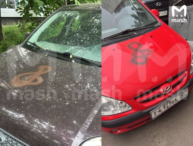 20 машин изрисовали скрипичным ключом в Москве на Осеннем бульваре