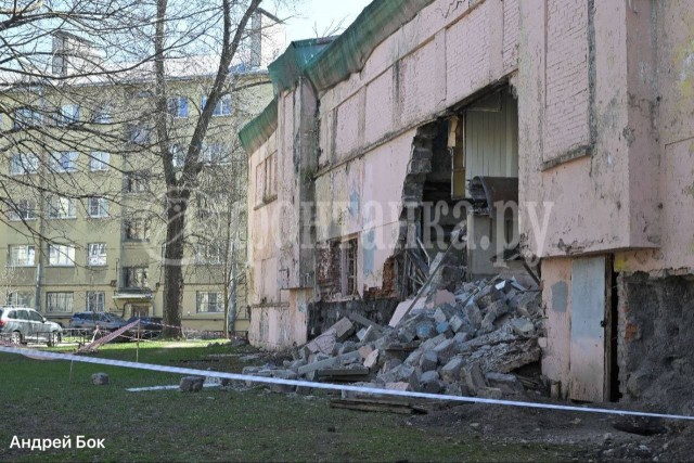 Частично обрушился детский сад Батенинского жилмассива на Лесном проспекте в Питере