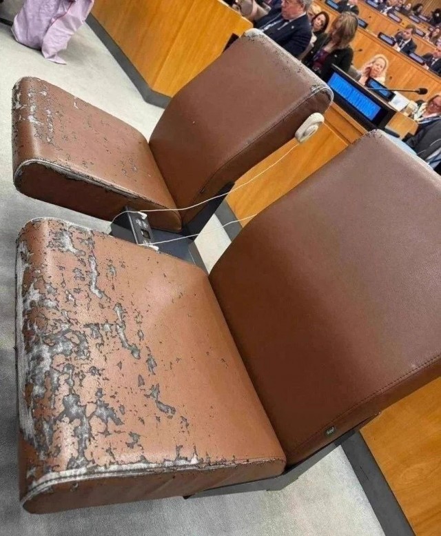 Проелозили.