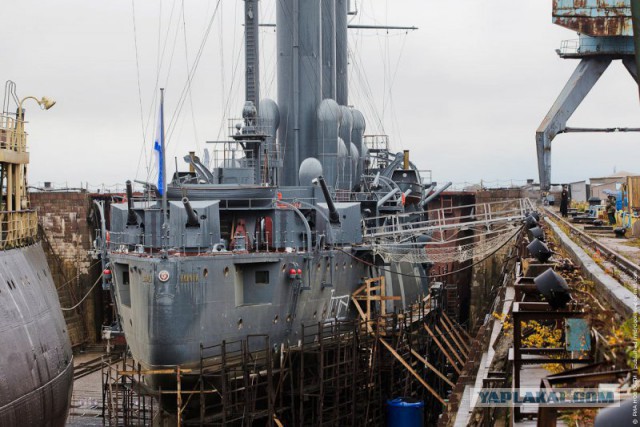 Вывод крейсера "Аврора" на ремонт
