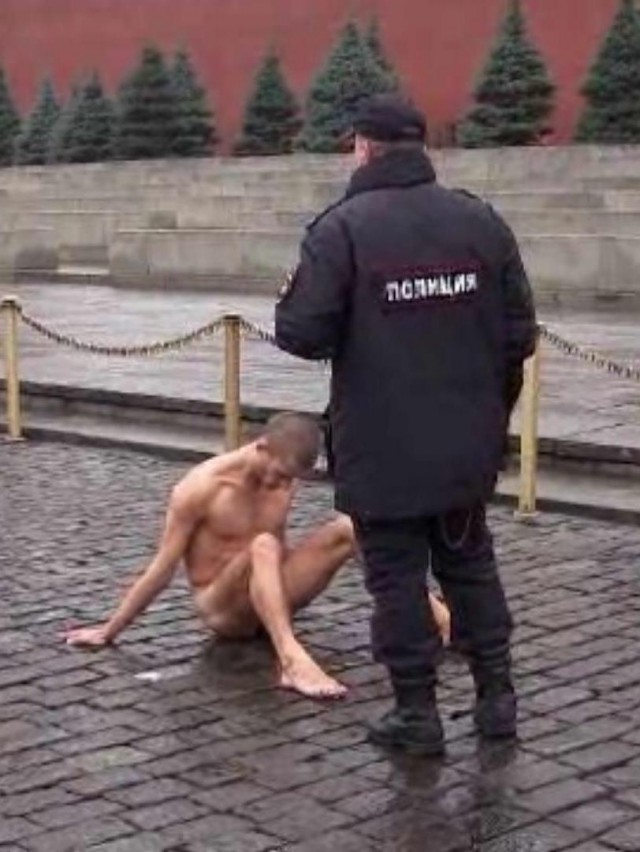 Художник поджёг входную дверь ФСБ