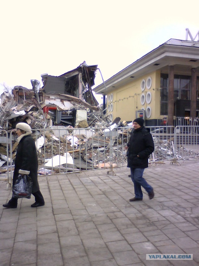 Снос торговых зданий в Москве