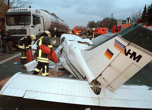 Самолет и машины (ЖЕСТЬ)