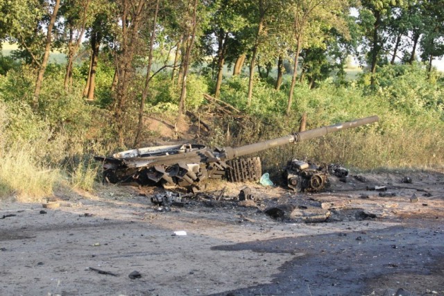 Бронетанковый апокалипсис. Подбитые танки вооружённых сил Новороссии