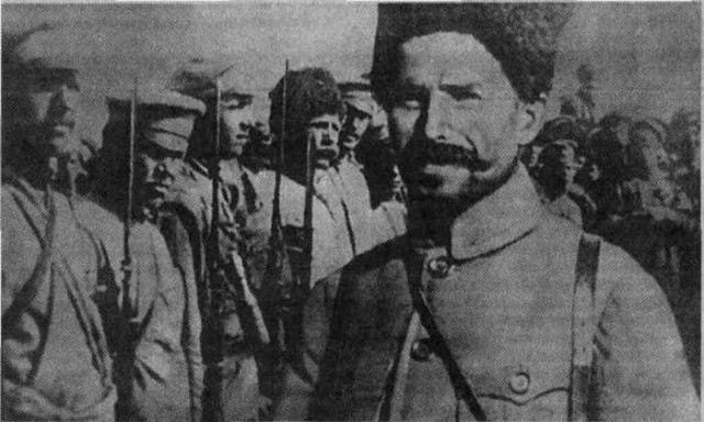 Как троцкист Фурманов загубил комдива Чапаева.