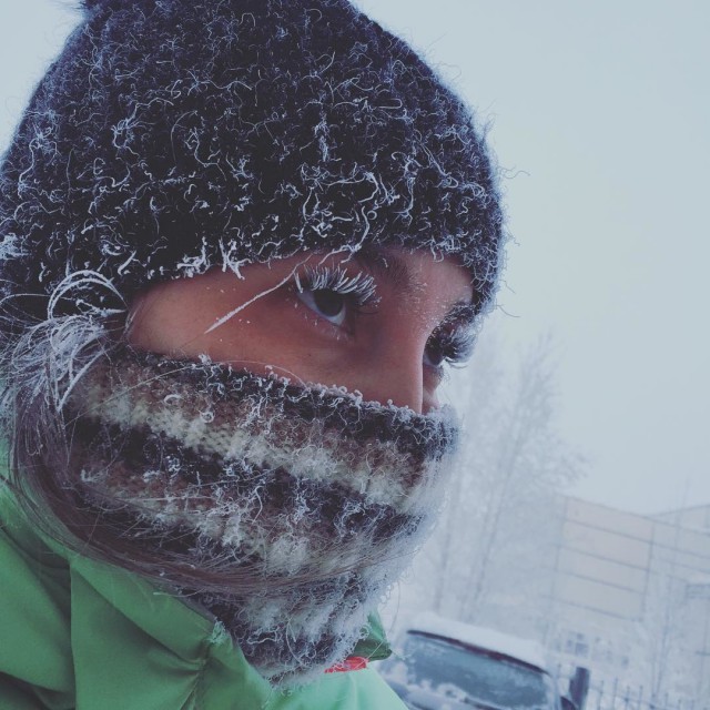Девушка из Якутии показала, что происходит с ресницами при минуc 47