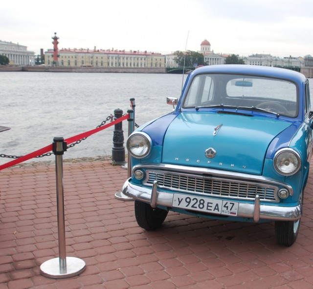 Авто Вернисаж на Неве.