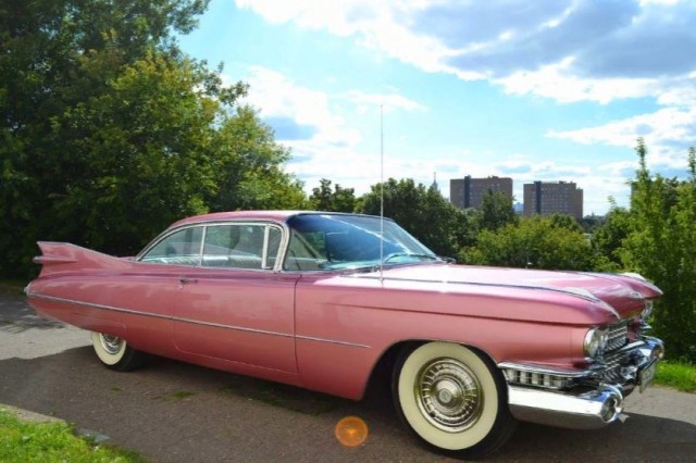 Взял в аренду до конца лета Cadillac DeVille