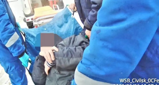 Медики скорой нашли в лесу умирающего и вывезли его на тракторе