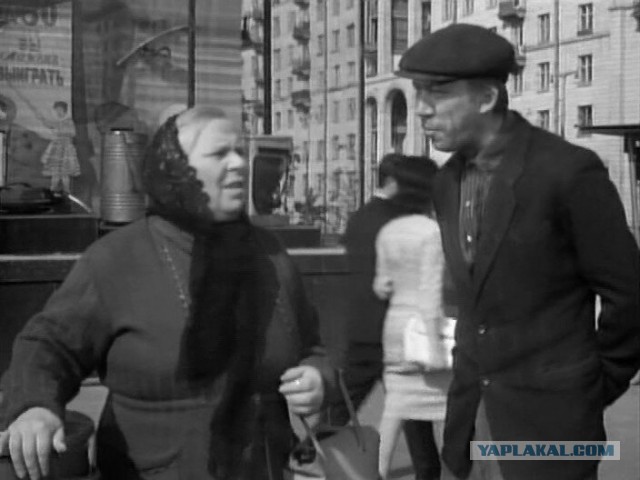 Стирка в машинке «Рига» в московской квартире, 1963