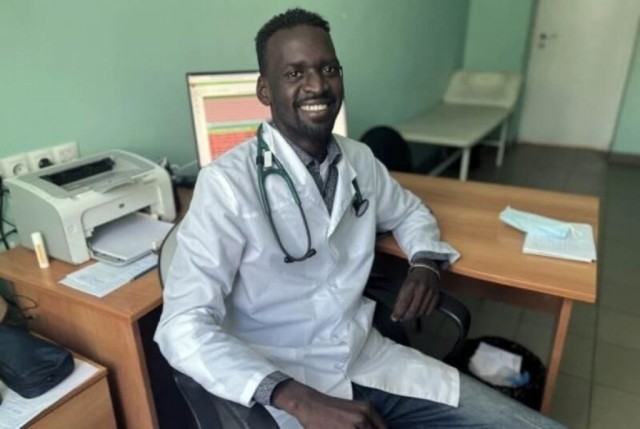Врачи из Африки приступают к работе в больницах Подмосковья