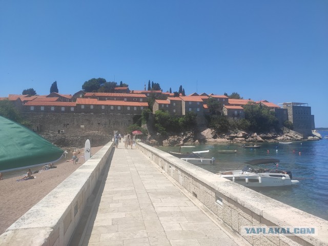 Очередь на Крымском мосту растянулась на 10 километров — туристы часами стоят в пробке