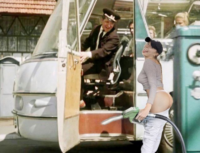 Фотожаба. На заправке.